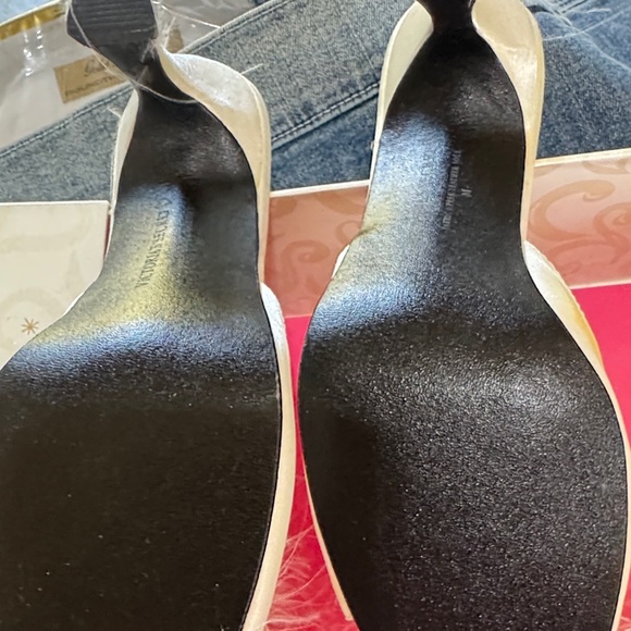 Victoria's Secret ivory Maribo hour glam heels
Vintage new never worn. - Picture 4 of 8